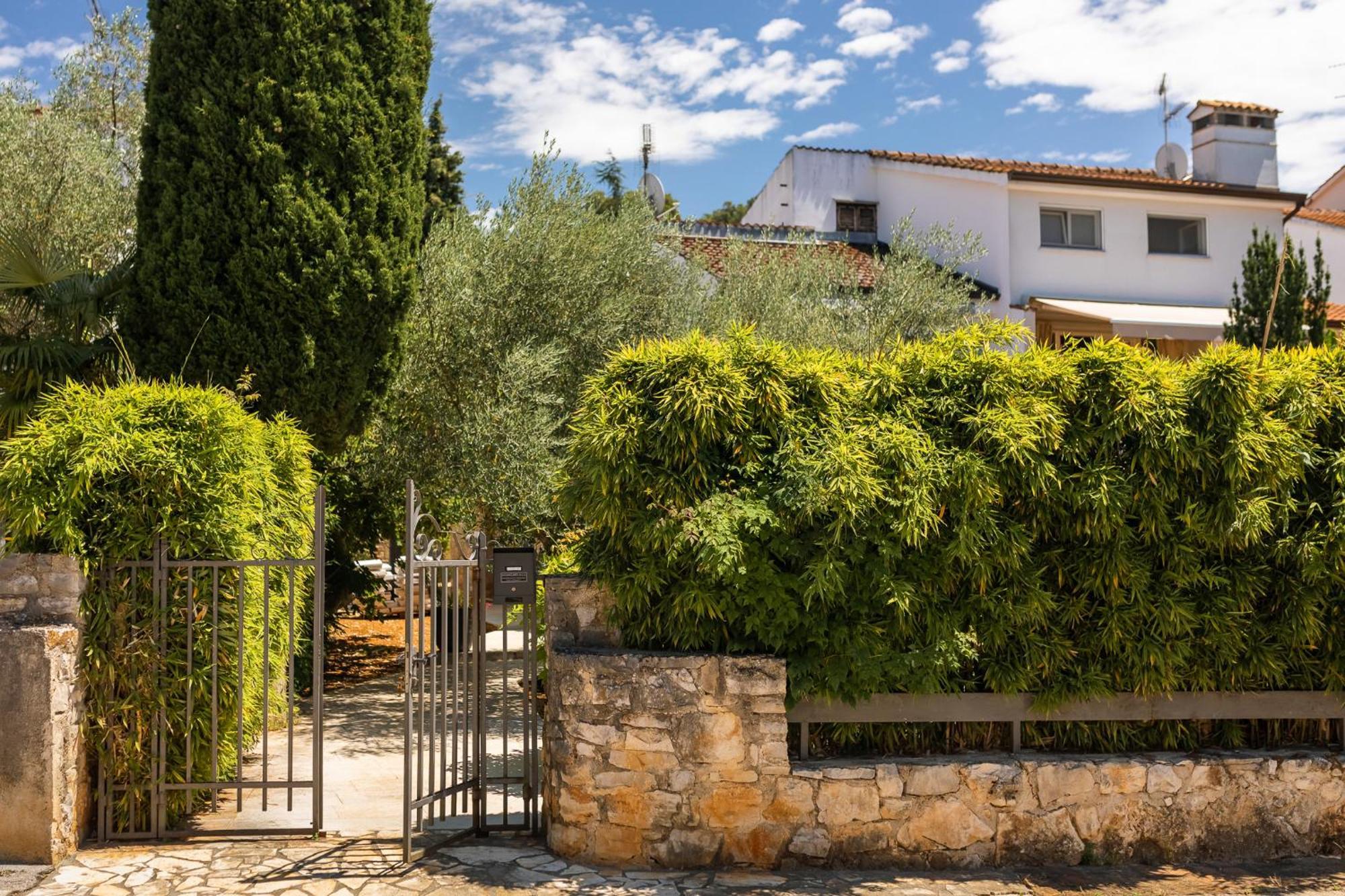 Grota Premium Apartment & Room Porec Bagian luar foto